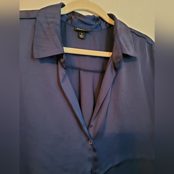 V- back button down blouse - Picture 4 of 4